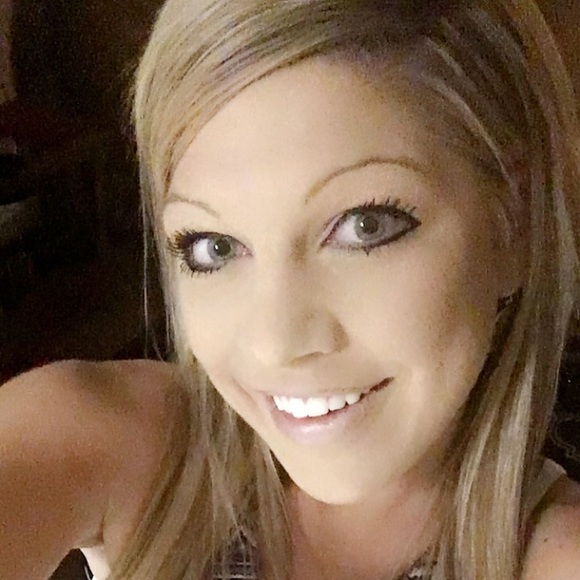 Meet your Posher, Stacy - Picture 2 of 2